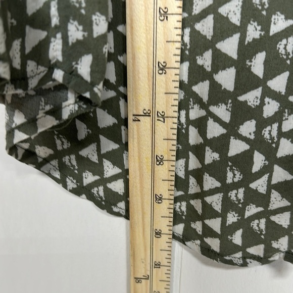 Denver Hayes Green and White Sleeveless Tank Top - Picture 5 of 9